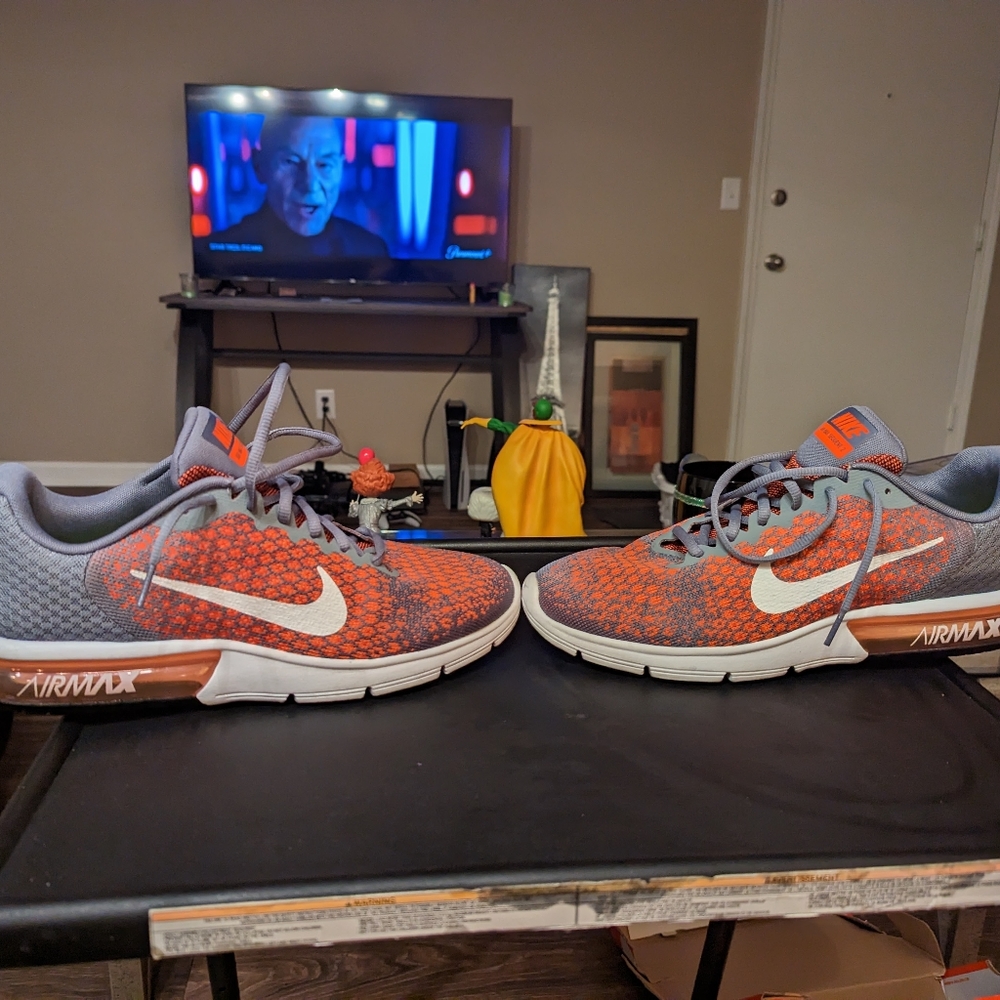 Nike - Picture 3 of 3